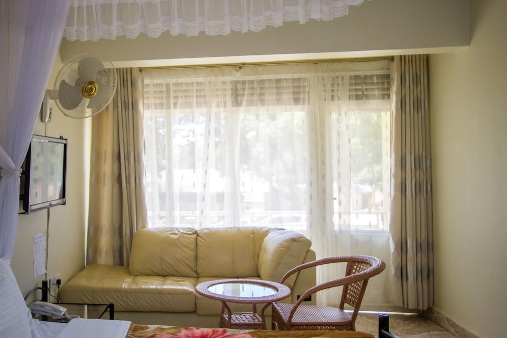 Jinja Safari Hotel Exterior photo